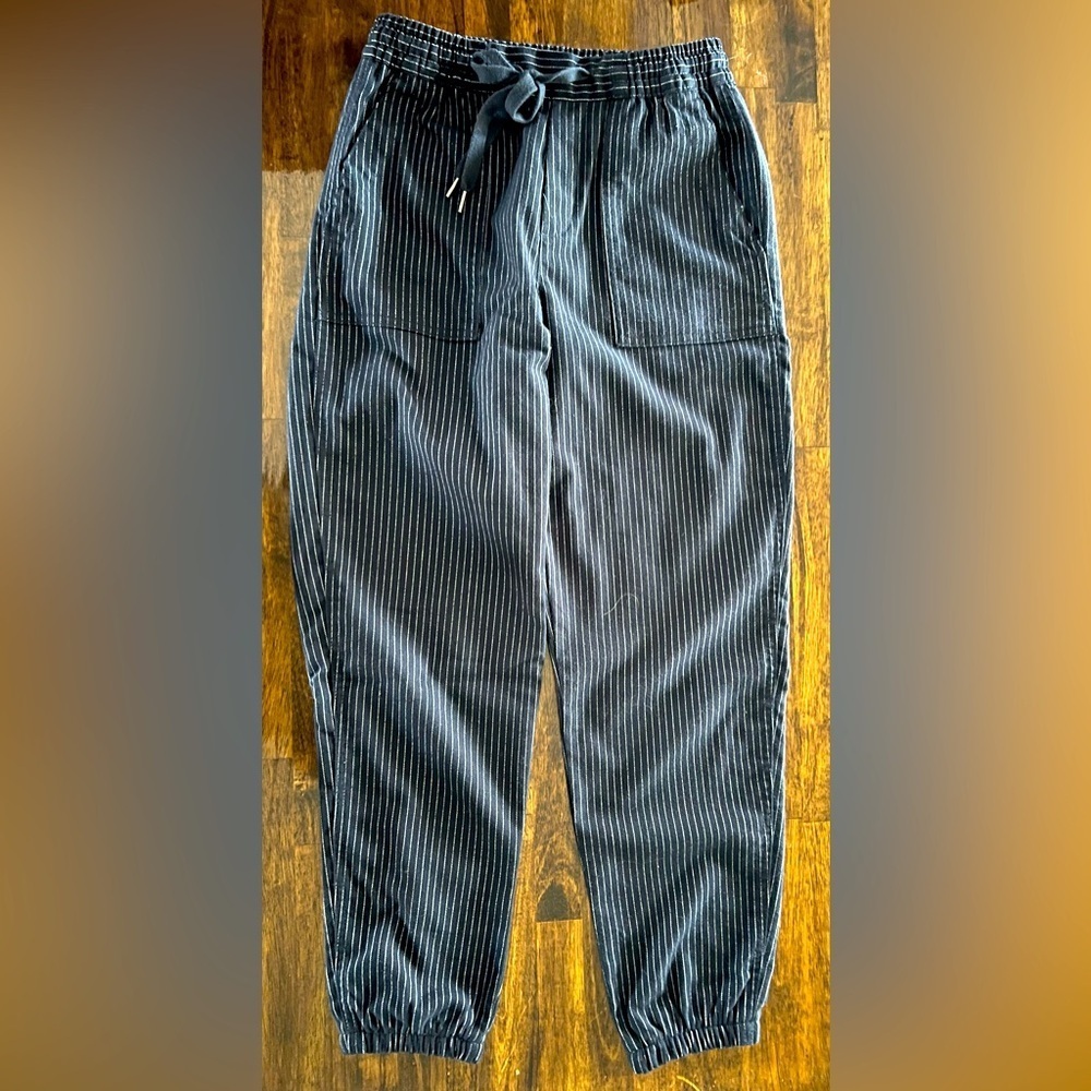 🏷️ Gap Striped Pull-on Joggers in Navy/White Size XS